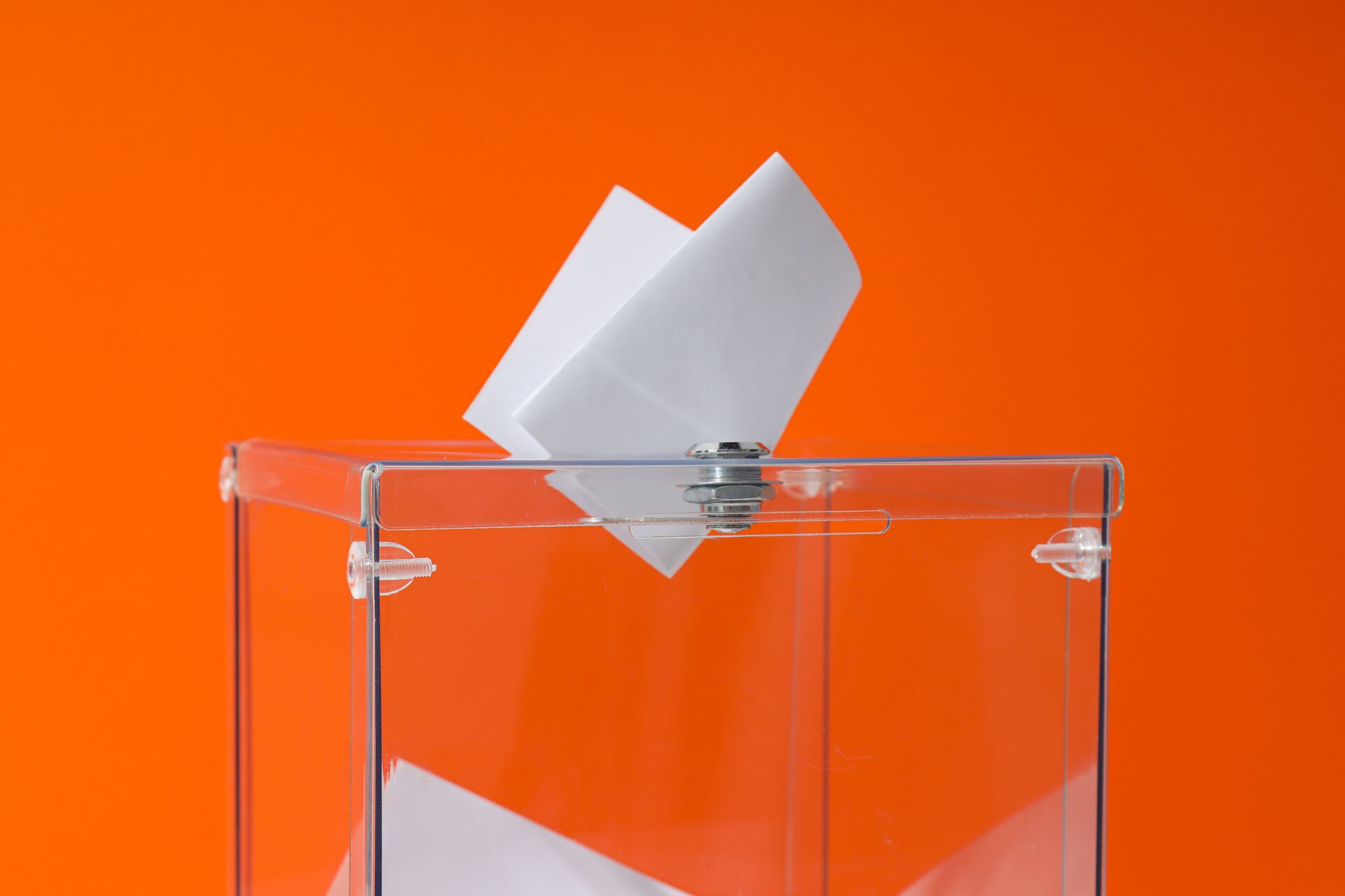 Electronic vs paper voting in social elections: the full comparison